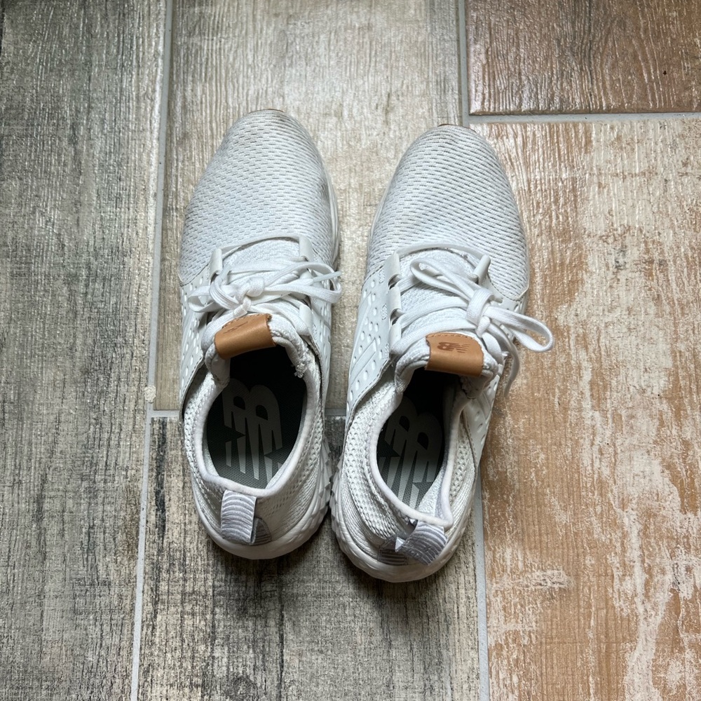 New Balance White Sneakers Modern Sporty Design